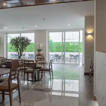 Afonso V Hotel