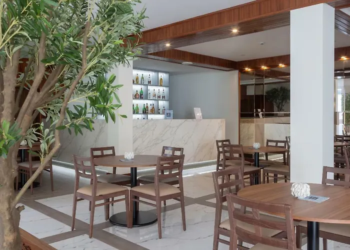 Afonso V & Ξενοδοχείο 3*